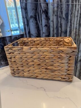 NWT Tommy Bahama Rectangular Natural Water Hyacinth Hand Woven Wicker Basket